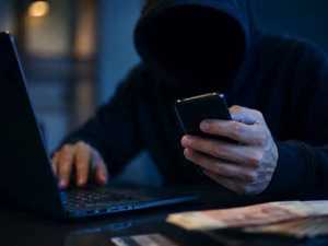 В Шахтах мошенник под видом брокера выманил у женщины 40 тысяч рублей